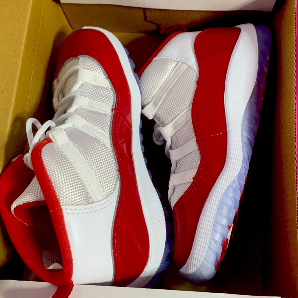 Nike sneakers for kids size 10. Brand new.